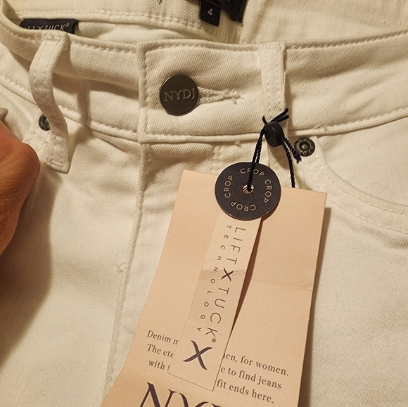 NWT NYDJ Marilyn Straight Cuff Cropped Slimming Jeans Size 4 Capri Denim White - Picture 6 of 8